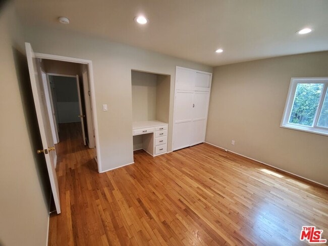 Building Photo - 676 Bienveneda Ave
