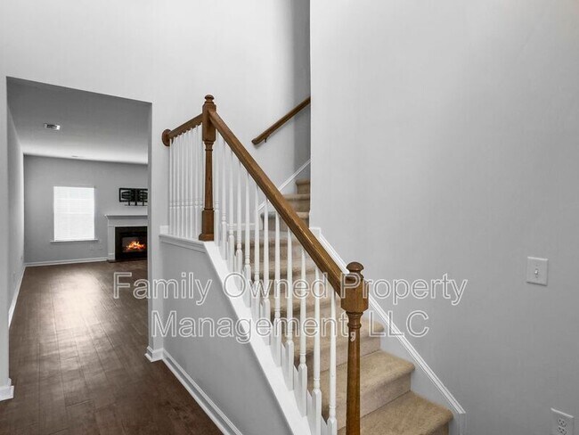 Building Photo - 209 Firewheel Ct