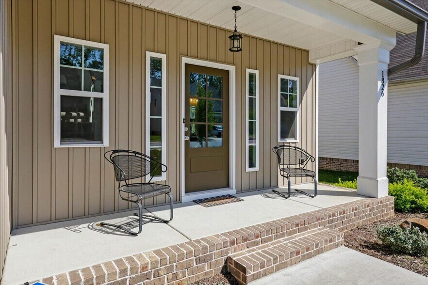 Building Photo - 1826 Oakvale Dr