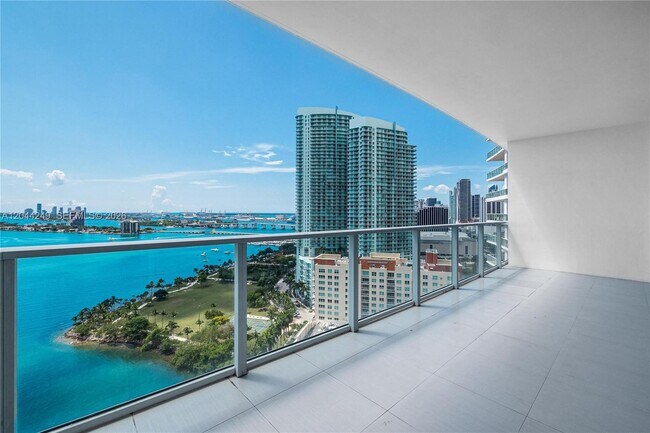 Building Photo - 2020 N Bayshore Dr