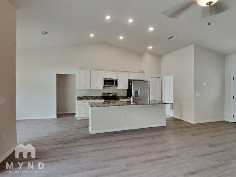 Building Photo - 3717 Uriah St