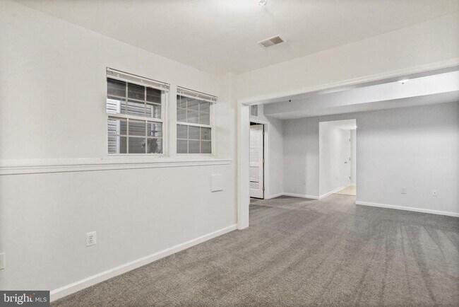 Building Photo - 6140 Newport Terrace