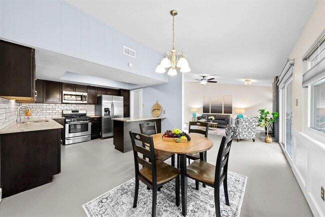 Building Photo - 1702 Coturnix Dr