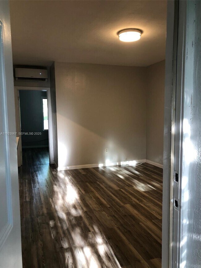 Building Photo - 570 NE 69th St