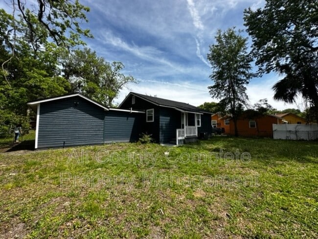 Building Photo - 7616 Lueders Ave