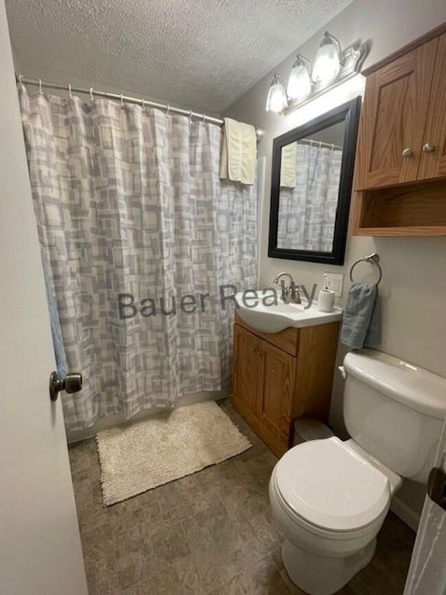 Building Photo - Immaculate Three Bedroom Home