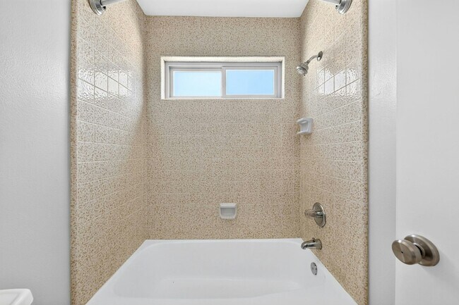 Building Photo - 28147 Queensbridge Rd