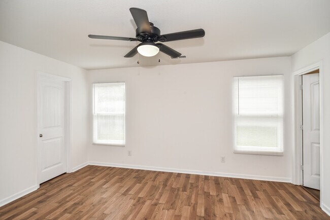 Building Photo - 236 Farmington Dr