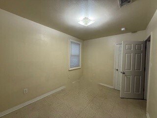 Building Photo - 205 N Ruland St