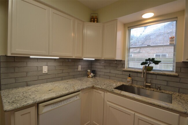 Building Photo - 12711 Westleigh Dr
