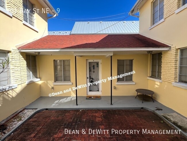 Building Photo - 701 Bay St NE