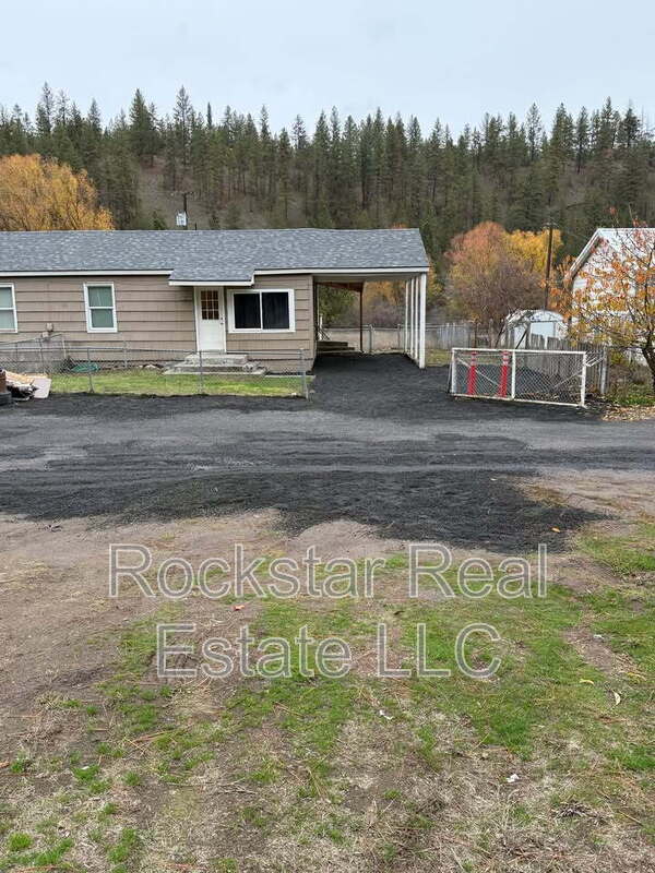 Building Photo - 9322 Cheney Spokane Rd