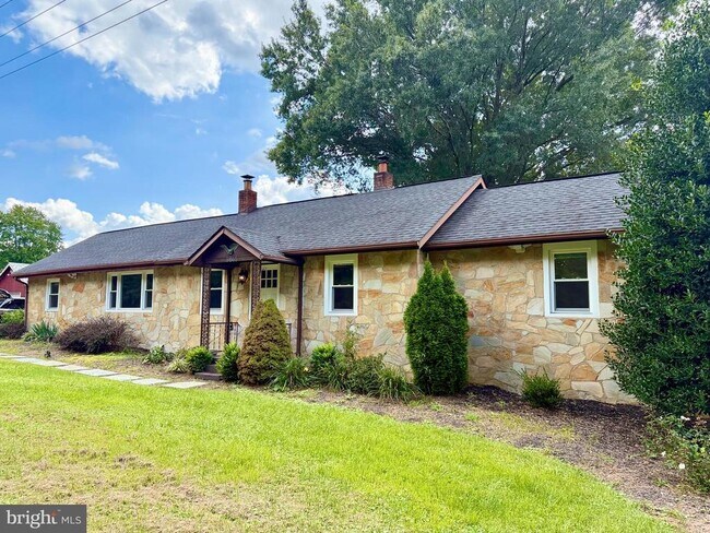 Building Photo - 5865 Websters Way