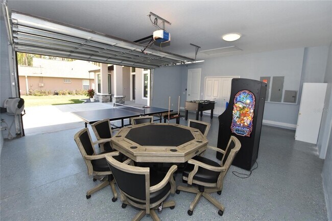 Building Photo - 13 Elder Dr