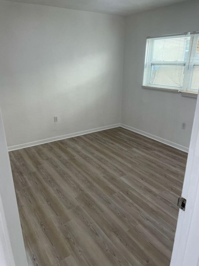 Building Photo - Beautiful, Remodeled 2/2 in Clearwater!! ASK ABOUT OUR MOVE IN SPECIALS!!