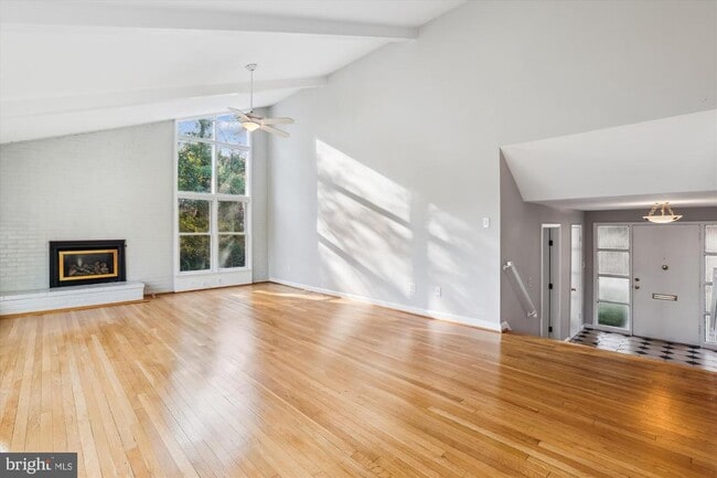 Building Photo - 6154 Beachway Dr