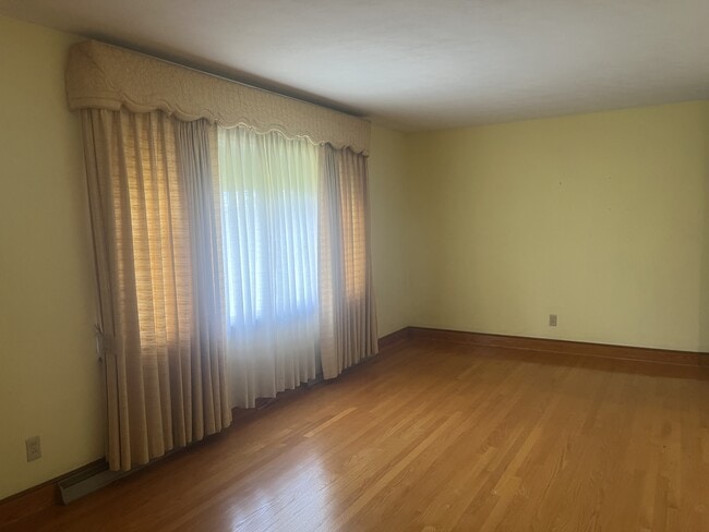 Building Photo - 141 Daniels Pl