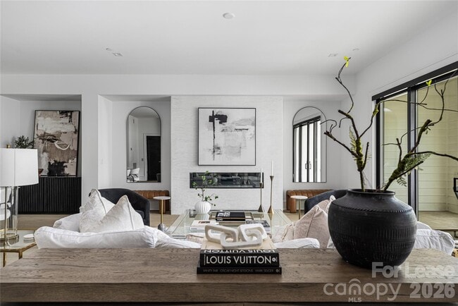 Building Photo - 614 Queens Rd