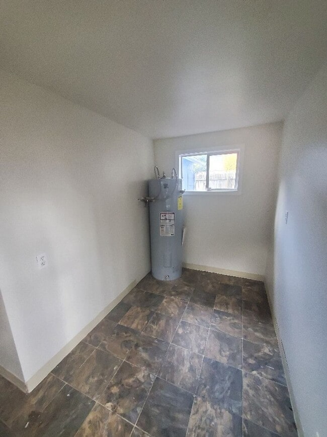 Building Photo - Arbor Heights Bungalow, Available early Oc...
