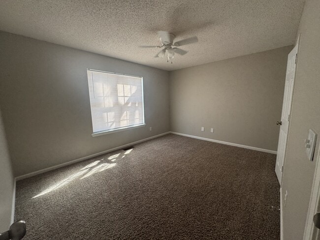 Building Photo - 132 Cove Ln