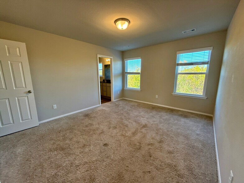 Building Photo - 530 Woodcreek Lp