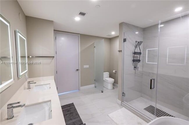 Building Photo - 17550 Collins Ave