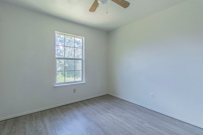 Building Photo - 7512 Down Hill Dr