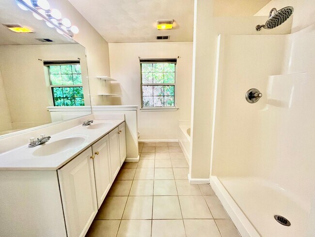 Building Photo - Spacious 4 Bedroom Home on Cul-de-sac in Castleton Virginia Beach!