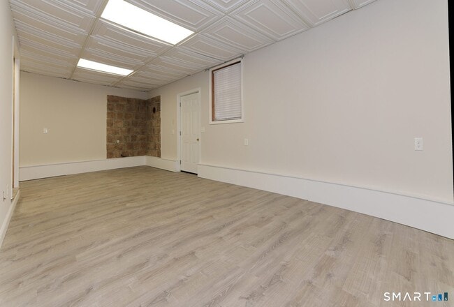 Building Photo - 81 Middletown Ave