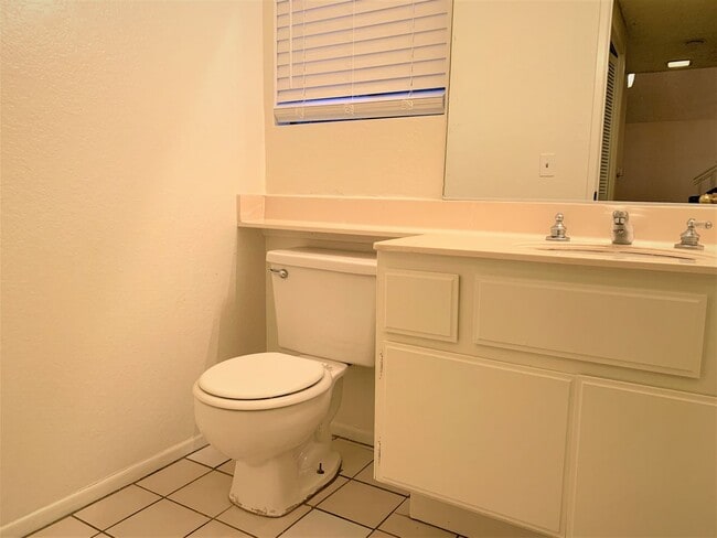 Building Photo - 1228 Scenic View St