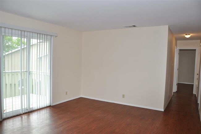 Building Photo - 10810 Topperwein Dr