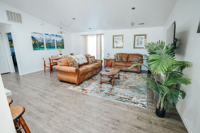 Building Photo - 4190 Hillside Ct