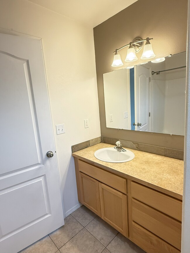 Building Photo - 626 Britton Ln