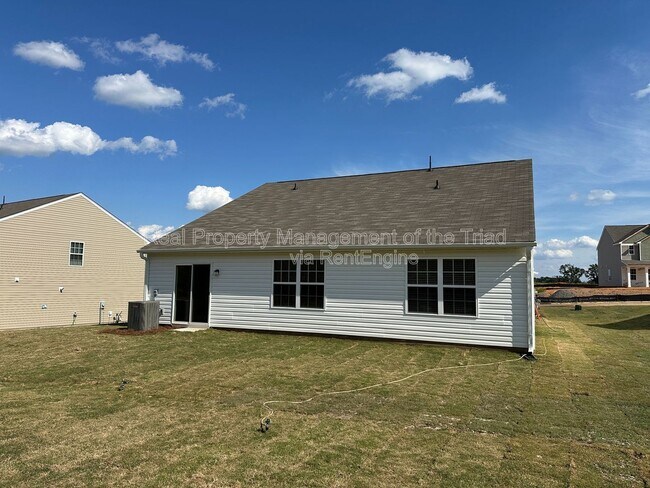 Building Photo - 322 Kingscote Wy
