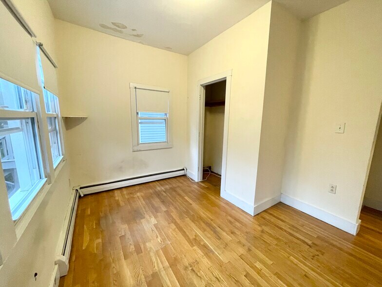 Building Photo - 72 Calumet St