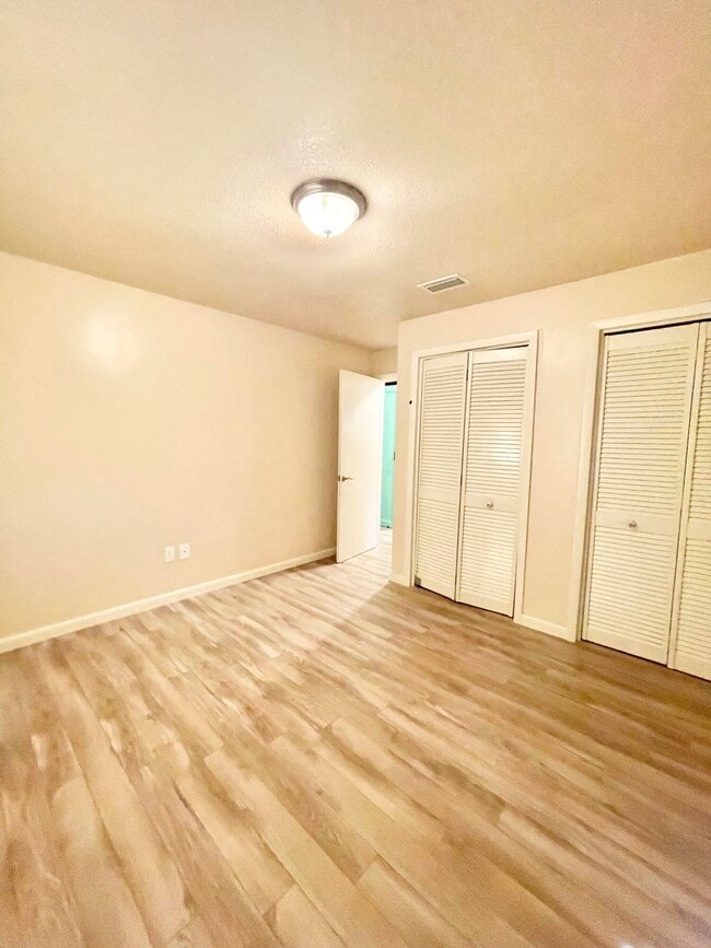 Building Photo - 3025 Briarwood Ln