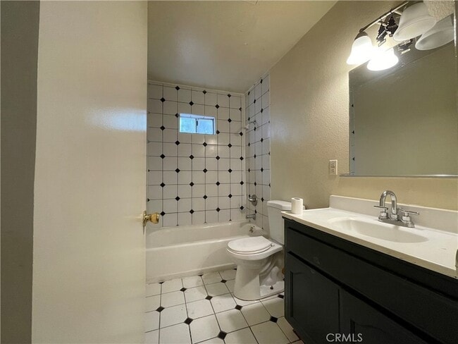 Building Photo - 1349 Walnut Ave