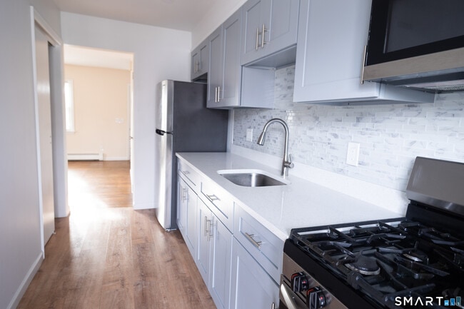 Building Photo - 51 View St W