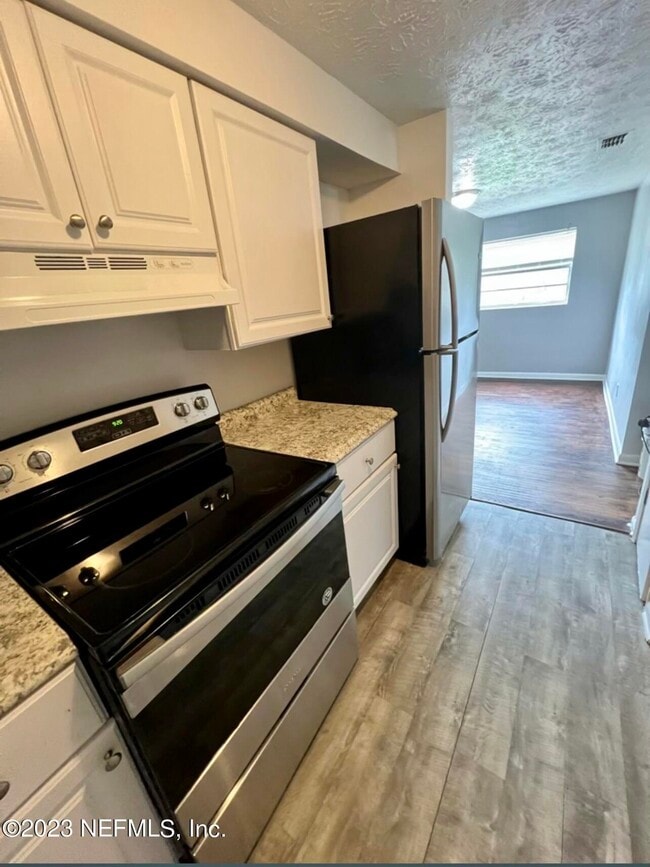 Building Photo - 1611 W 30th St