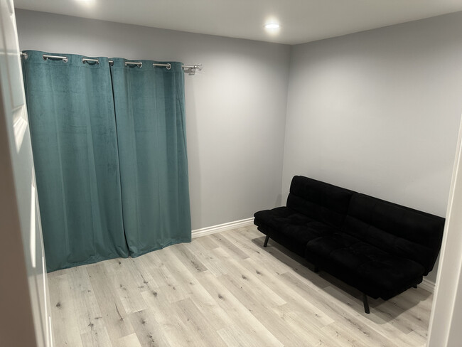 Building Photo - 4807 Woodley Ave