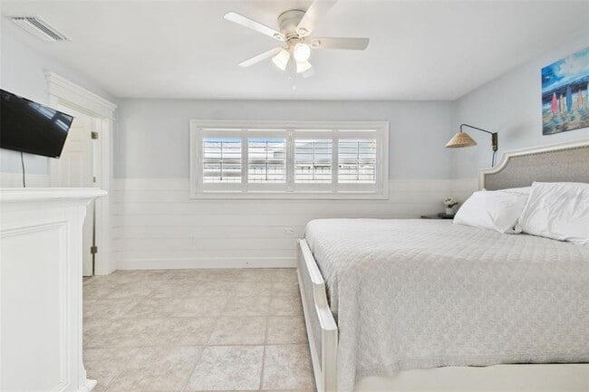 Building Photo - 2822 W Vina Del Mar Blvd