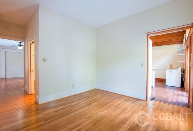 Building Photo - 856 Monroe Dr NE