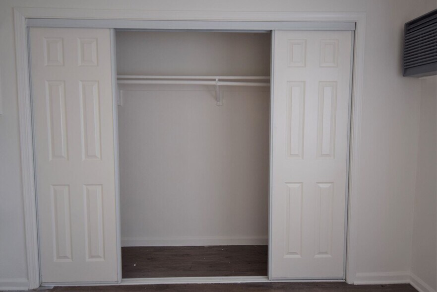 Building Photo - 5321 Agnes Ave