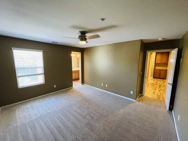 Building Photo - Single Family Residence