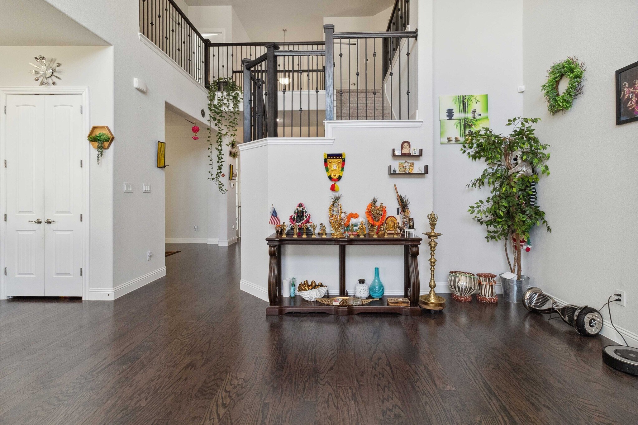 Building Photo - 566 Westwood Way Dr