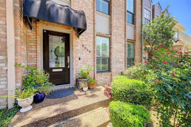 Building Photo - 9619 Doliver Dr