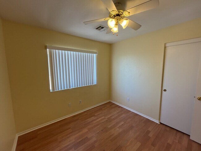 Building Photo - Experience luxurious living in this stunning 4-bedroom, 2.5-bathroom house