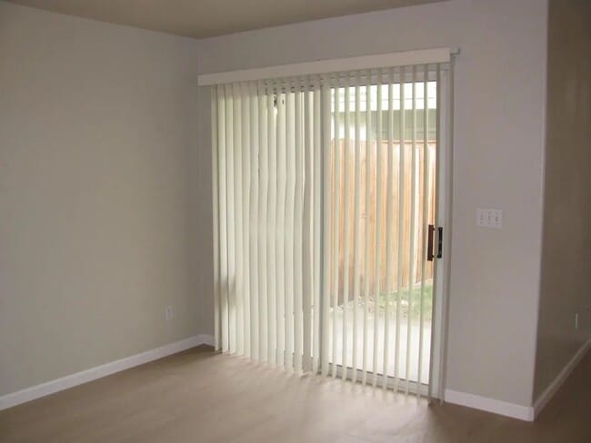 Building Photo - 461 Summertree Ln