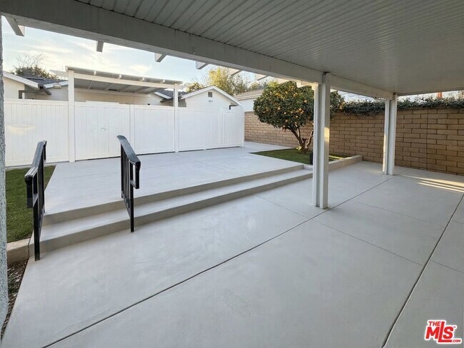 Building Photo - 914 Evergreen St