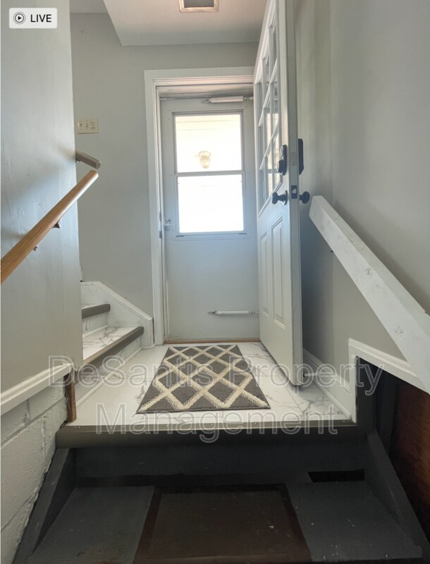 Building Photo - 811 California Ave